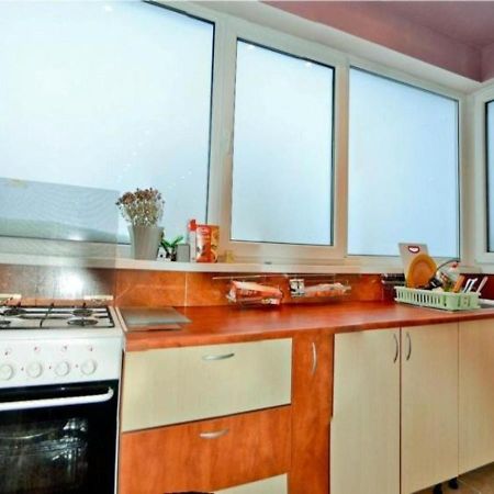 Apartament Laurentiu - Etaj.1 บูคาเรสต์ ภายนอก รูปภาพ