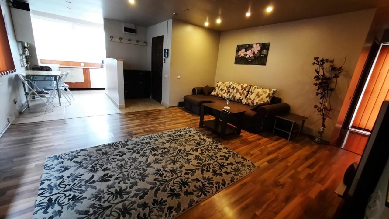 Apartament Laurentiu - Etaj.1 บูคาเรสต์ ภายนอก รูปภาพ