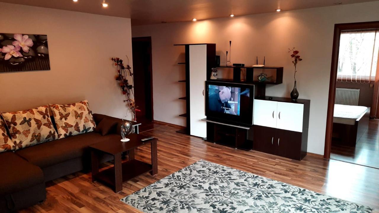 Apartament Laurentiu - Etaj.1 บูคาเรสต์ ภายนอก รูปภาพ