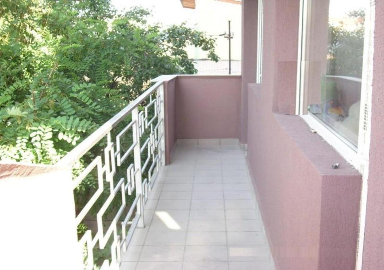 Apartament Laurentiu - Etaj.1 บูคาเรสต์ ภายนอก รูปภาพ